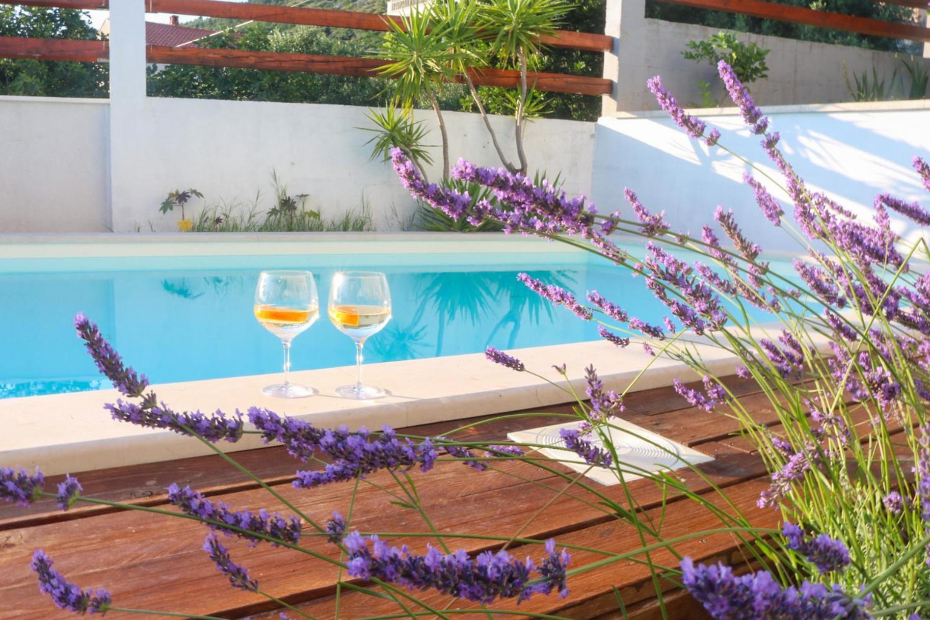 Villa My Rose With A Private Pool 믈리니 외부 사진