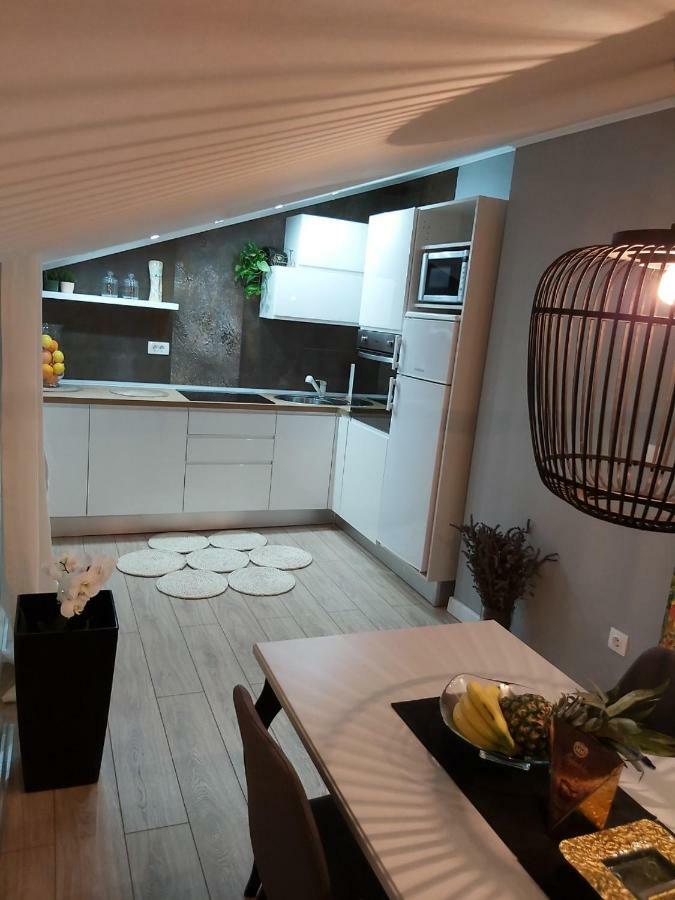 Villa My Rose With A Private Pool 믈리니 외부 사진